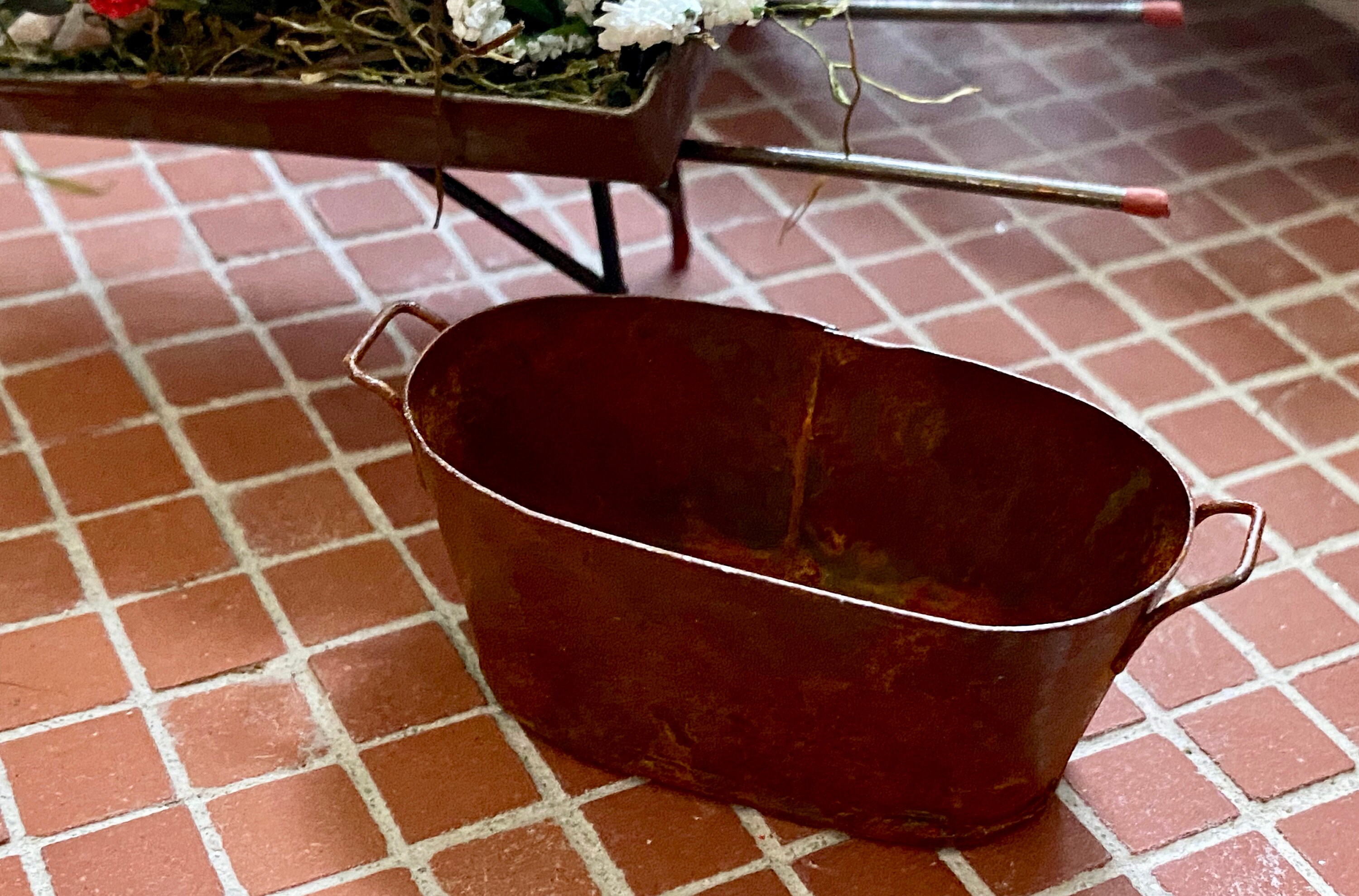 Miniature Oval Washtub, Rusty Look Mini Wash Tub, Dollhouse Miniature