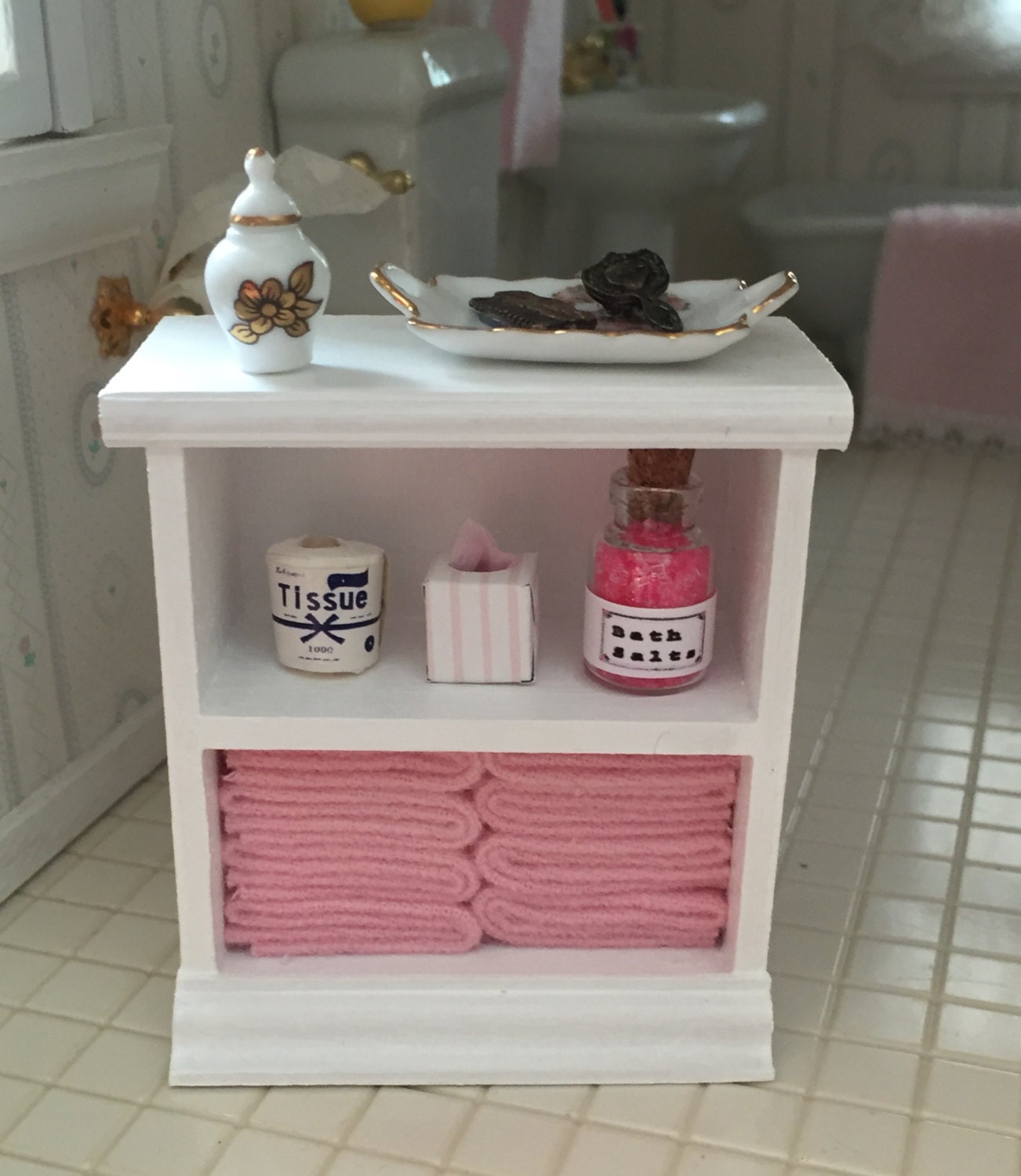 Miniature White Decorated Bathroom Dollhouse Miniature, 112