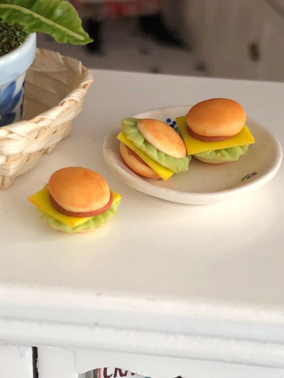 Cheeseburgers of 3 Mini Burgers Dollhouse Etsy