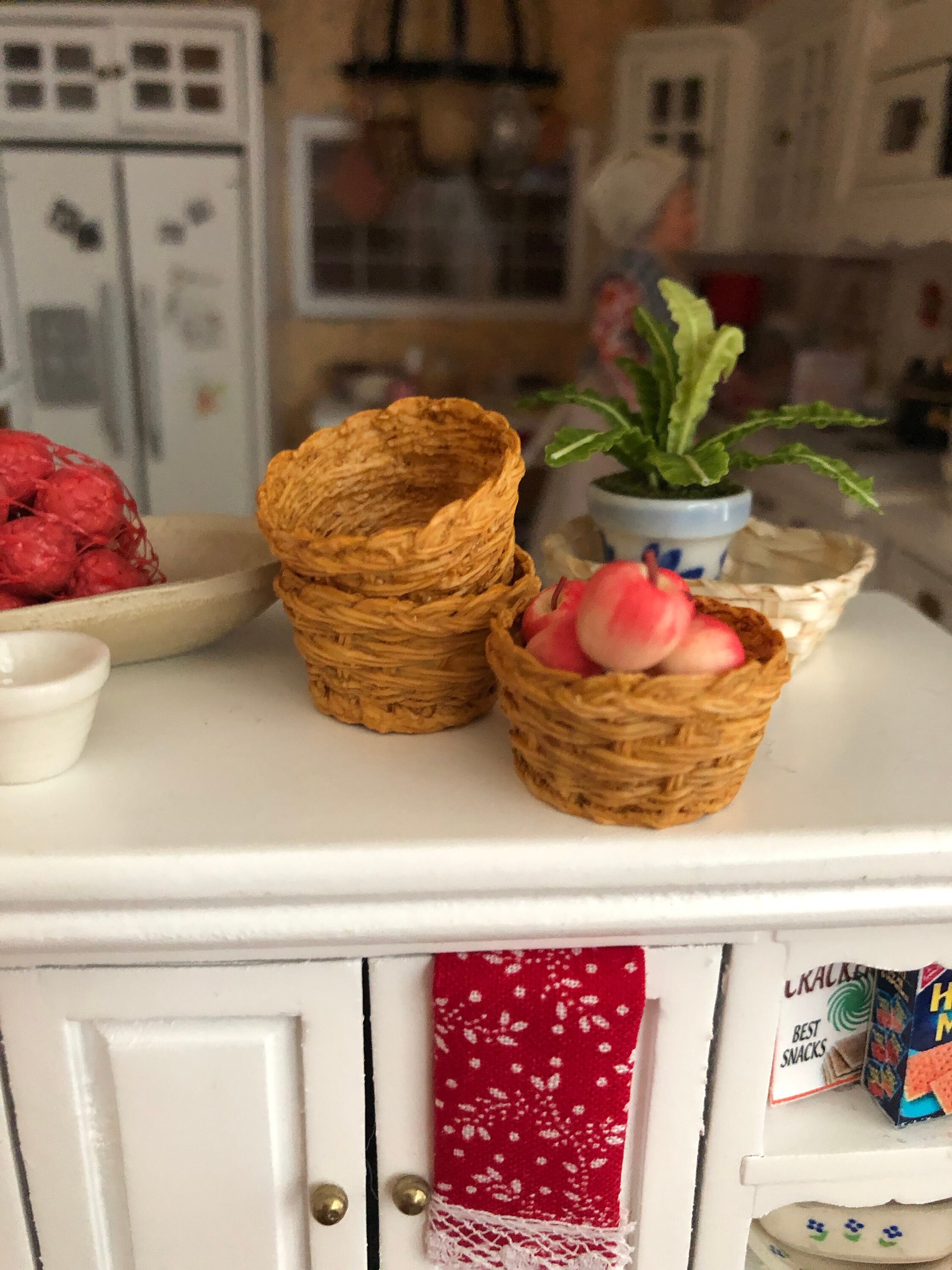 Miniature Basket, Round Basket, Style 72, Dollhouse Miniature, 112