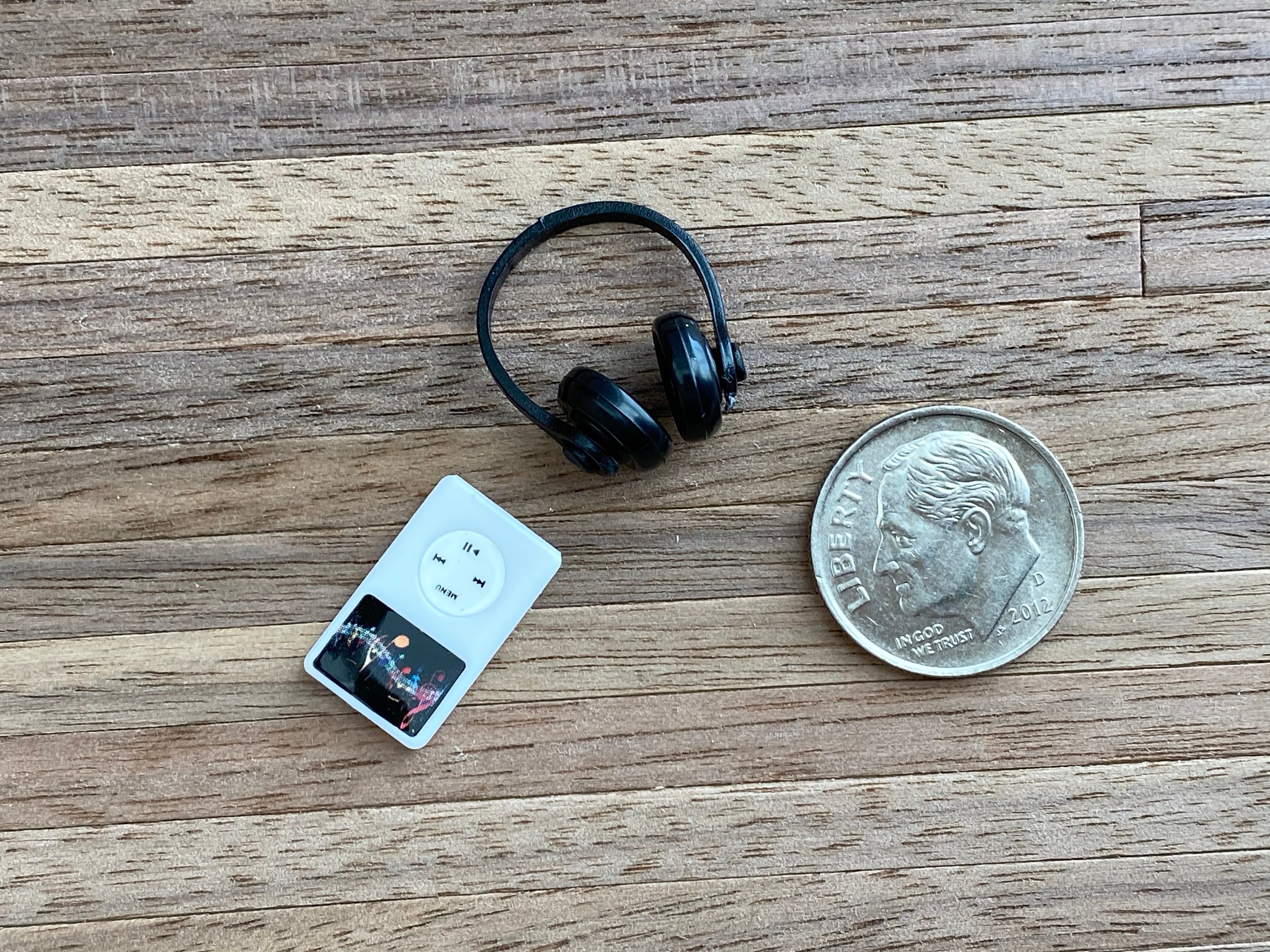 Miniature Headphones and MP3, Dollhouse Miniatures, 112 Scale, Mini