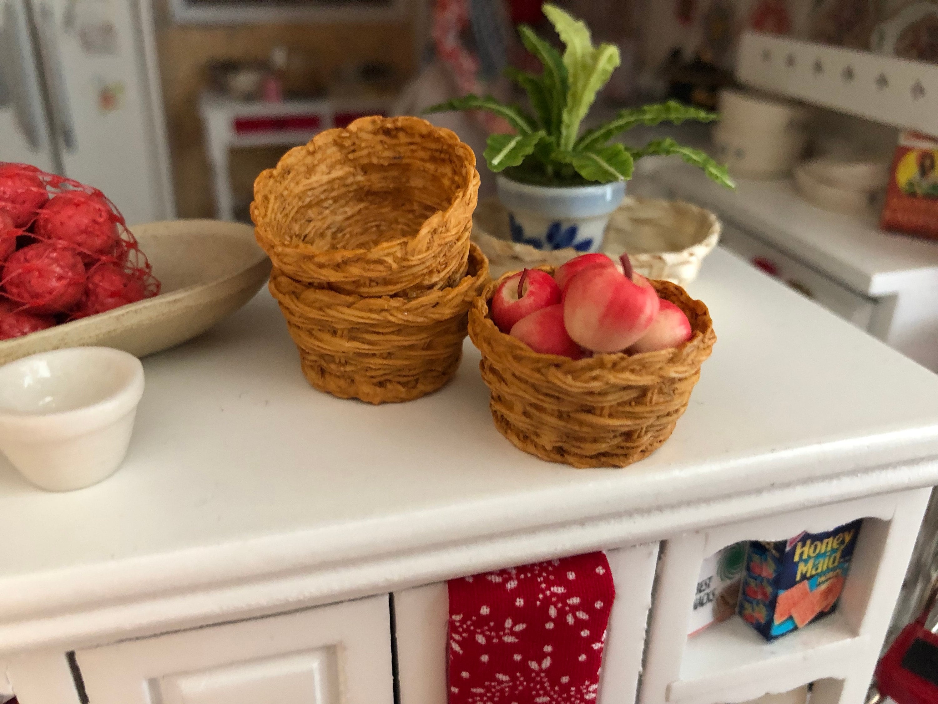 Miniature Basket, Round Basket, Style 72, Dollhouse Miniature, 112