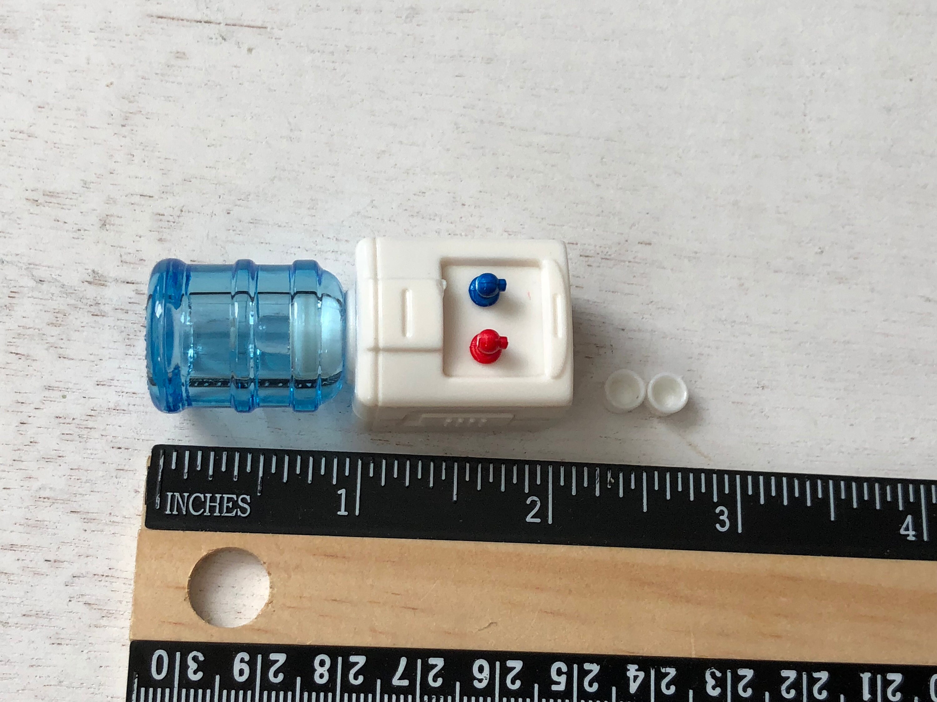 Miniature Water Cooler, Mini Cooler with 2 cups, Dollhouse Miniatures