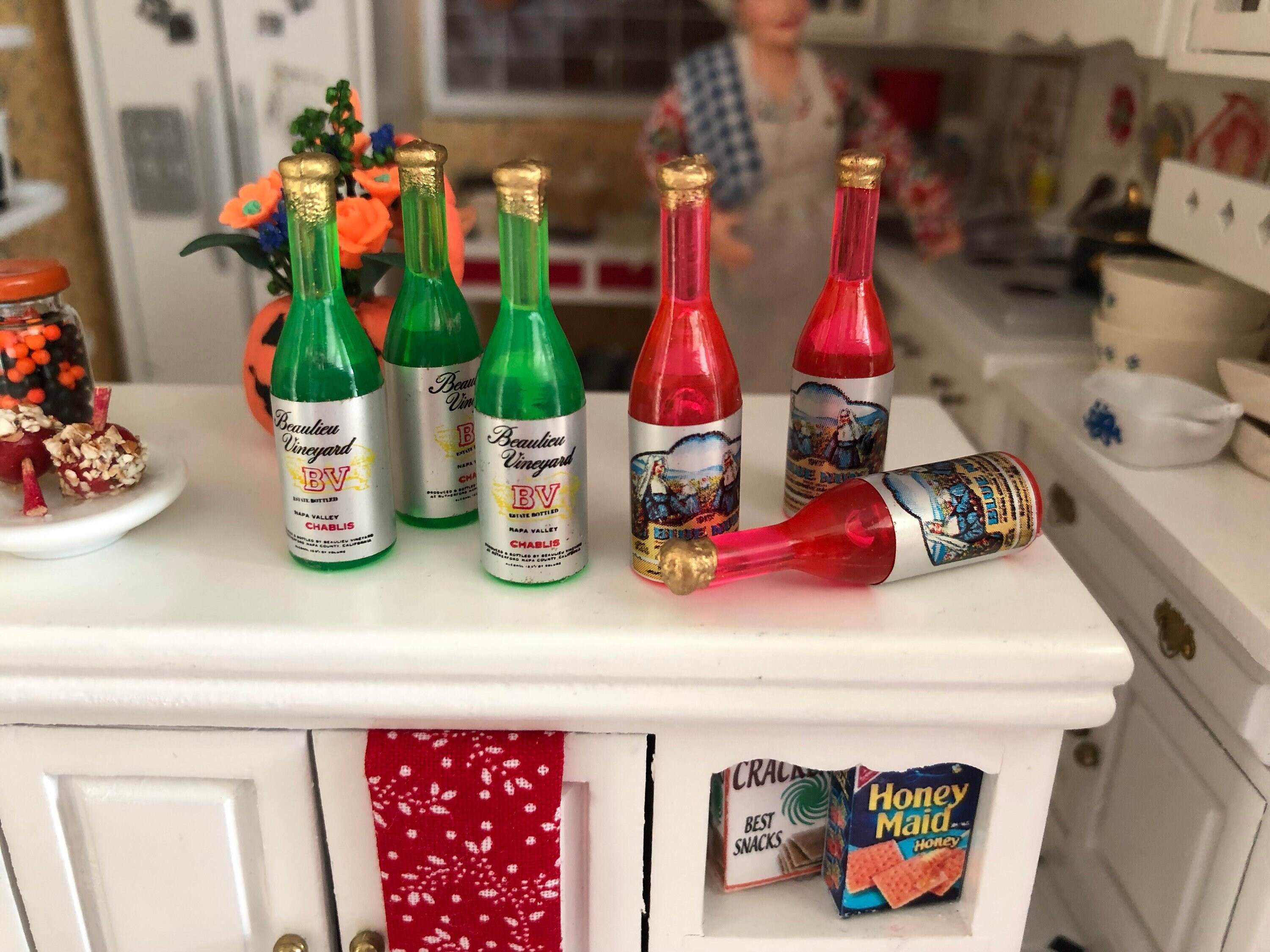 Miniature Wine Bottles, 6 Piece Set, Dollhouse Miniatures, 112 Scale