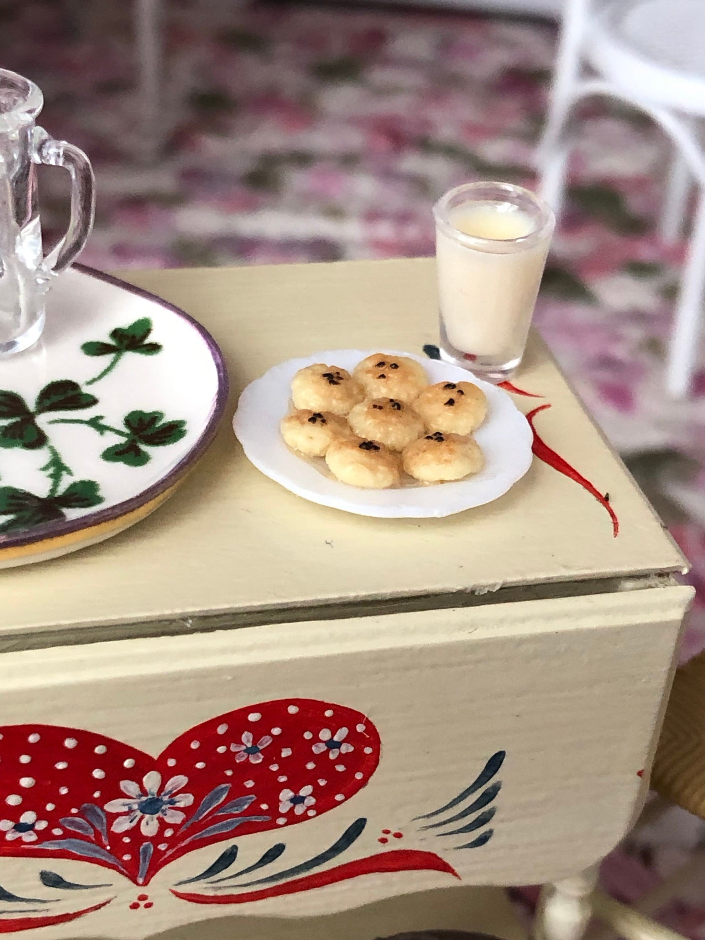 MILK SET Dollhouse Miniature Food Drinks 1:12 Scale