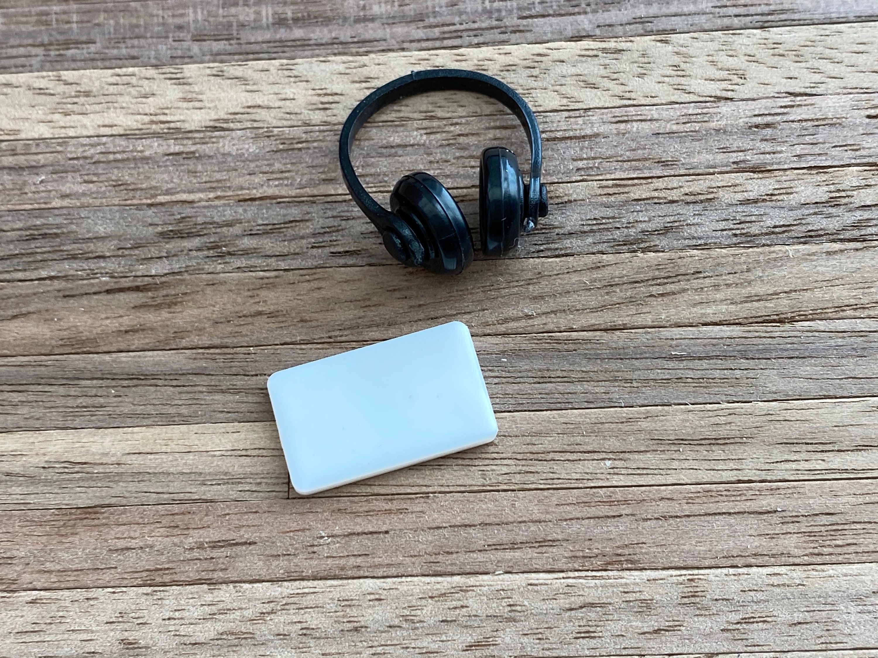 Miniature Headphones and MP3, Dollhouse Miniatures, 112 Scale, Mini