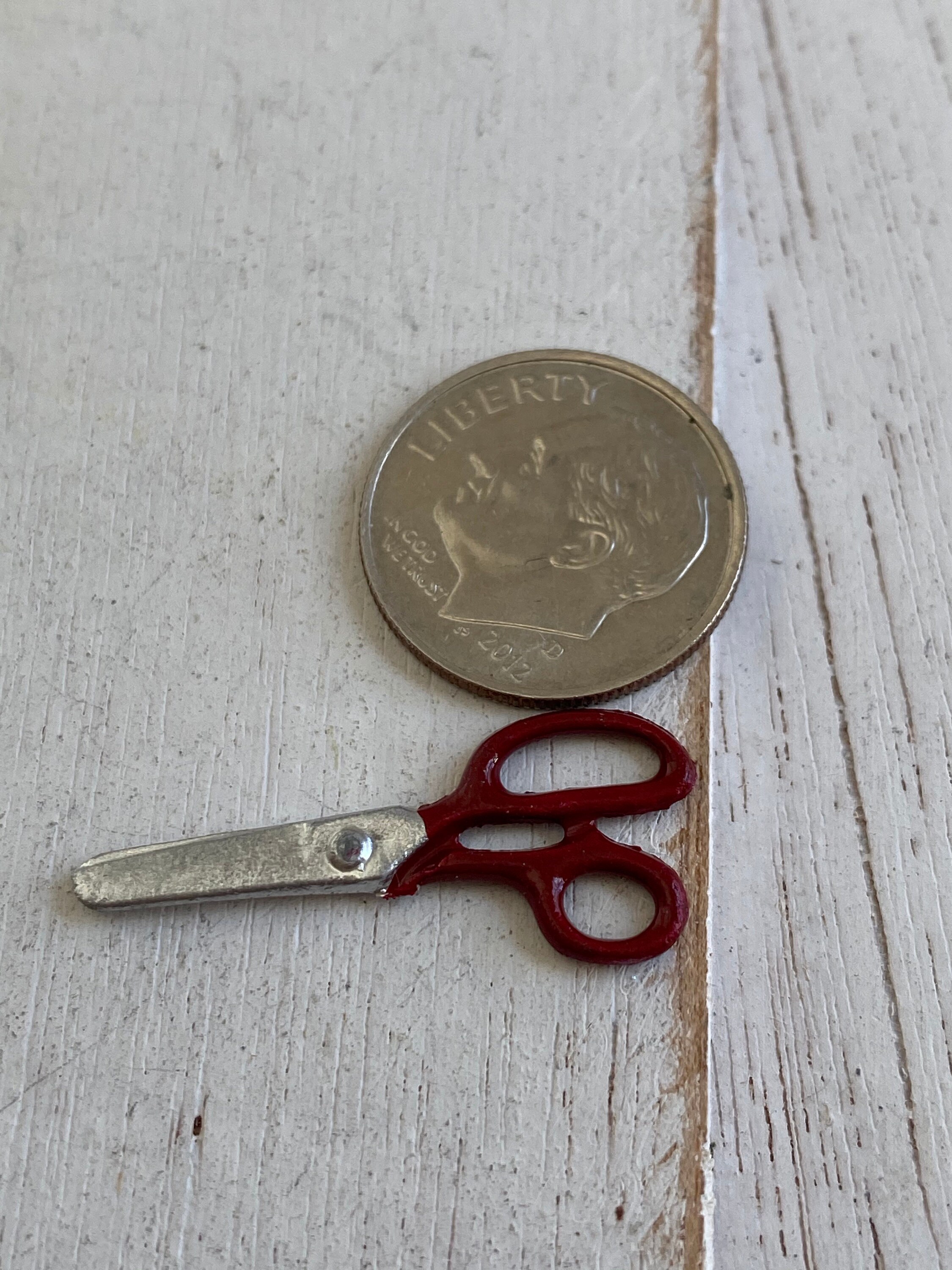 Miniature Red Handle Scissors, Dollhouse Miniature, 112 Scale