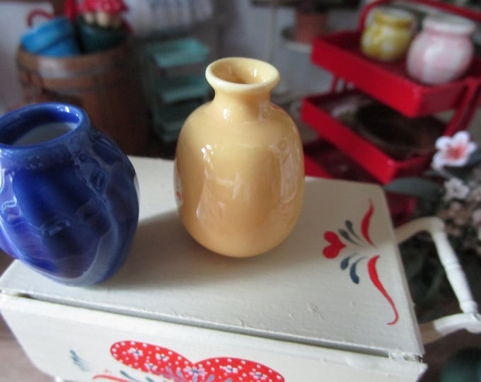 Miniature Yellow Vase, Mini Yellow Ceramic Bud/Flower Vase, Style #79, Dollhouse Miniature, 1:12 Scale, Dollhouse Decor, Accessory