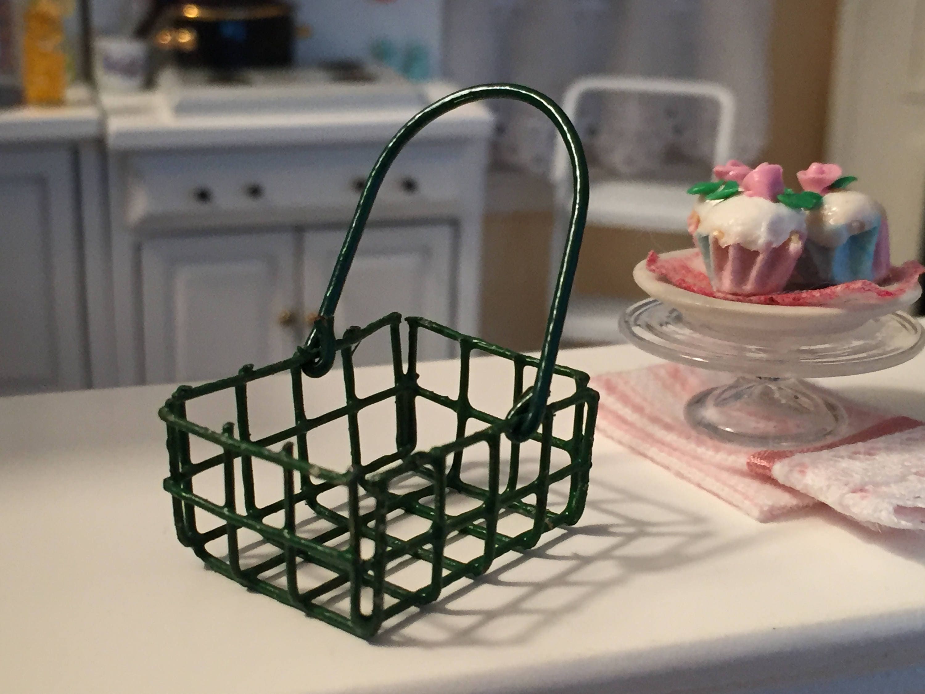Miniature Green Metal Wire Handle Basket, Dollhouse Miniature, 112