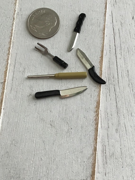 Miniature Kitchen Knife Set, 5 Piece Set, Dollhouse Miniatures, 1:12 Scale,  Dollhouse Kitchen Accessory, Decor, Mini Knives 