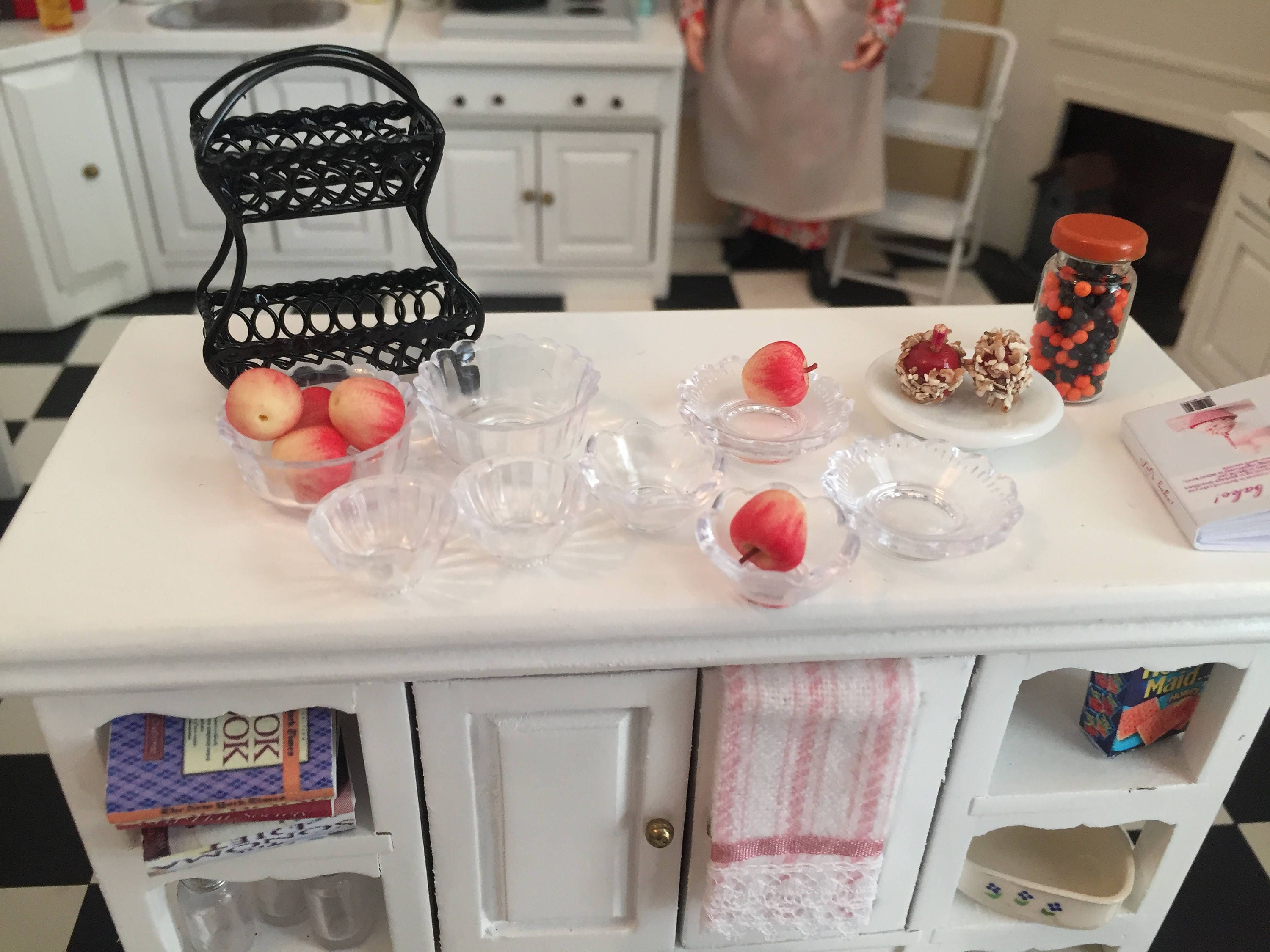 Miniature Clear Bowls, 8 Piece Set, Style 60 Dollhouse Miniature