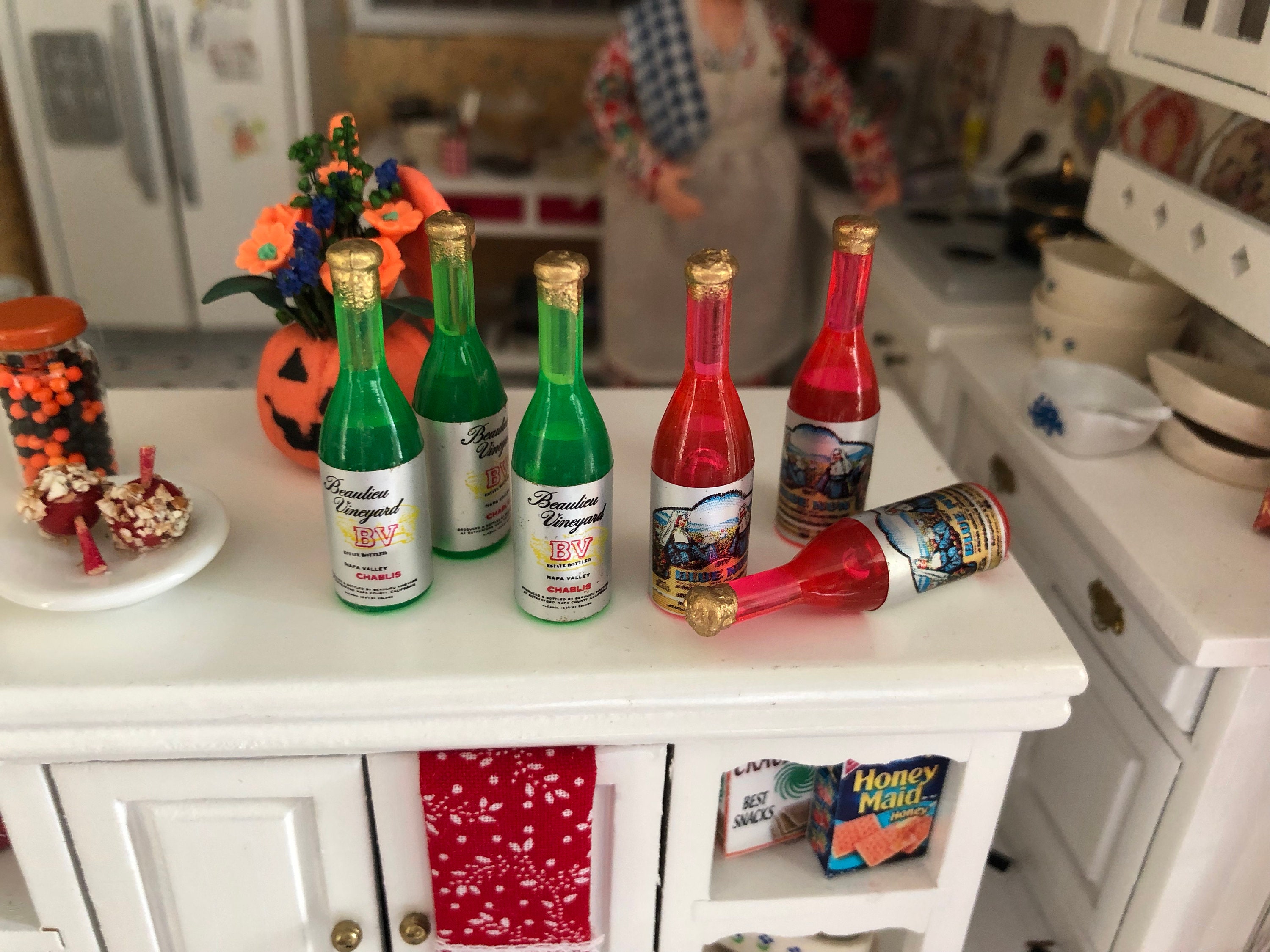 Miniature Wine Bottles, 6 Piece Set, Dollhouse Miniatures, 112 Scale