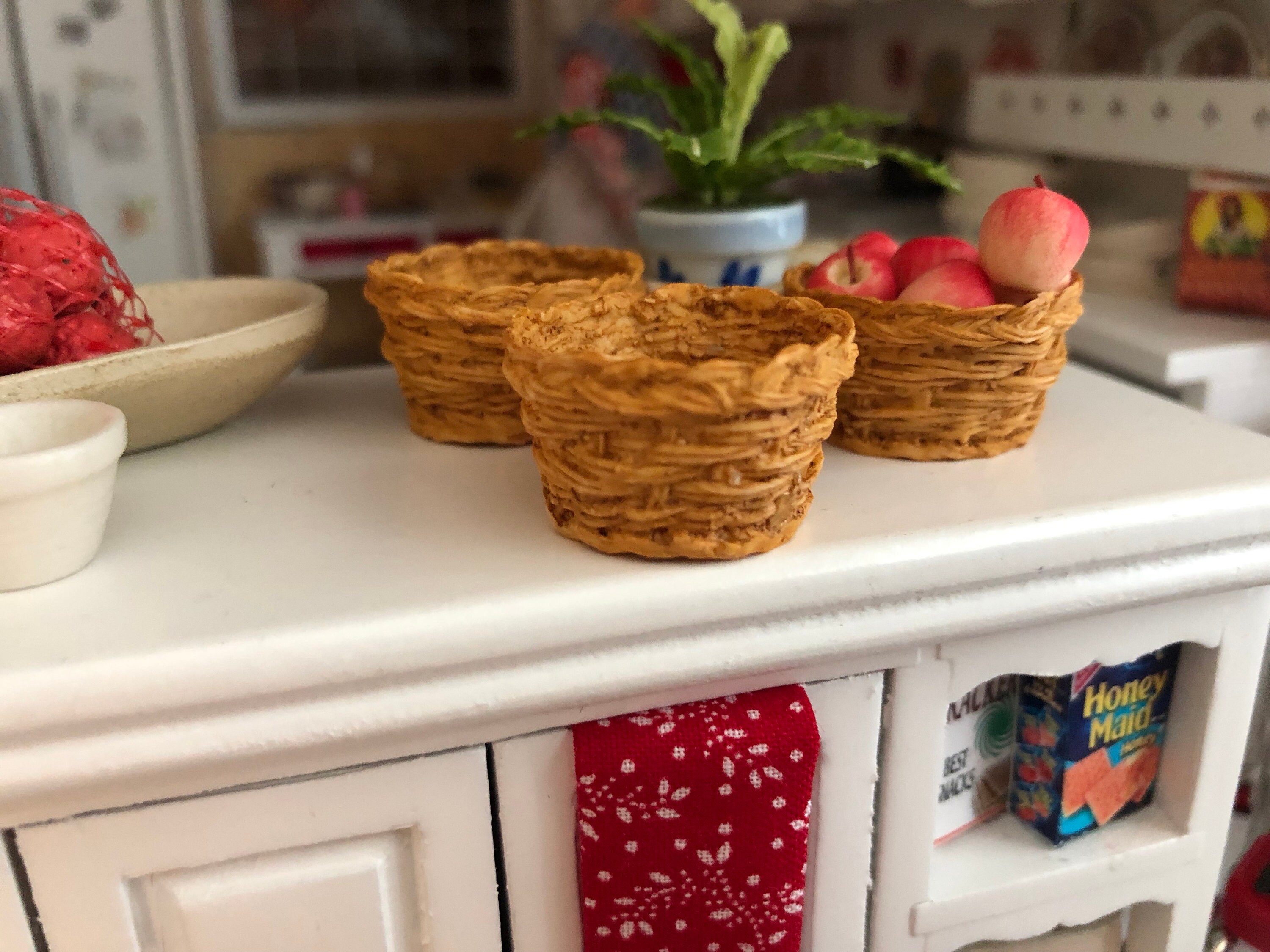 Miniature Basket, Round Basket, Style 72, Dollhouse Miniature, 112