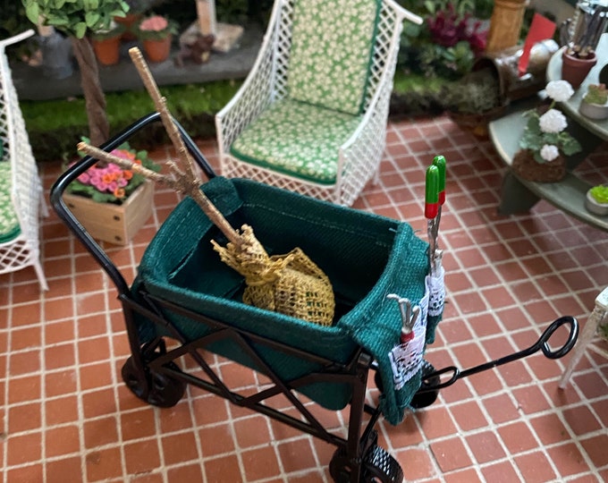 Miniature Black Metal Wagon with Green Cover, Dollhouse Miniature, 1:12 Scale, Mini Cart Wagon, Dollhouse Mini