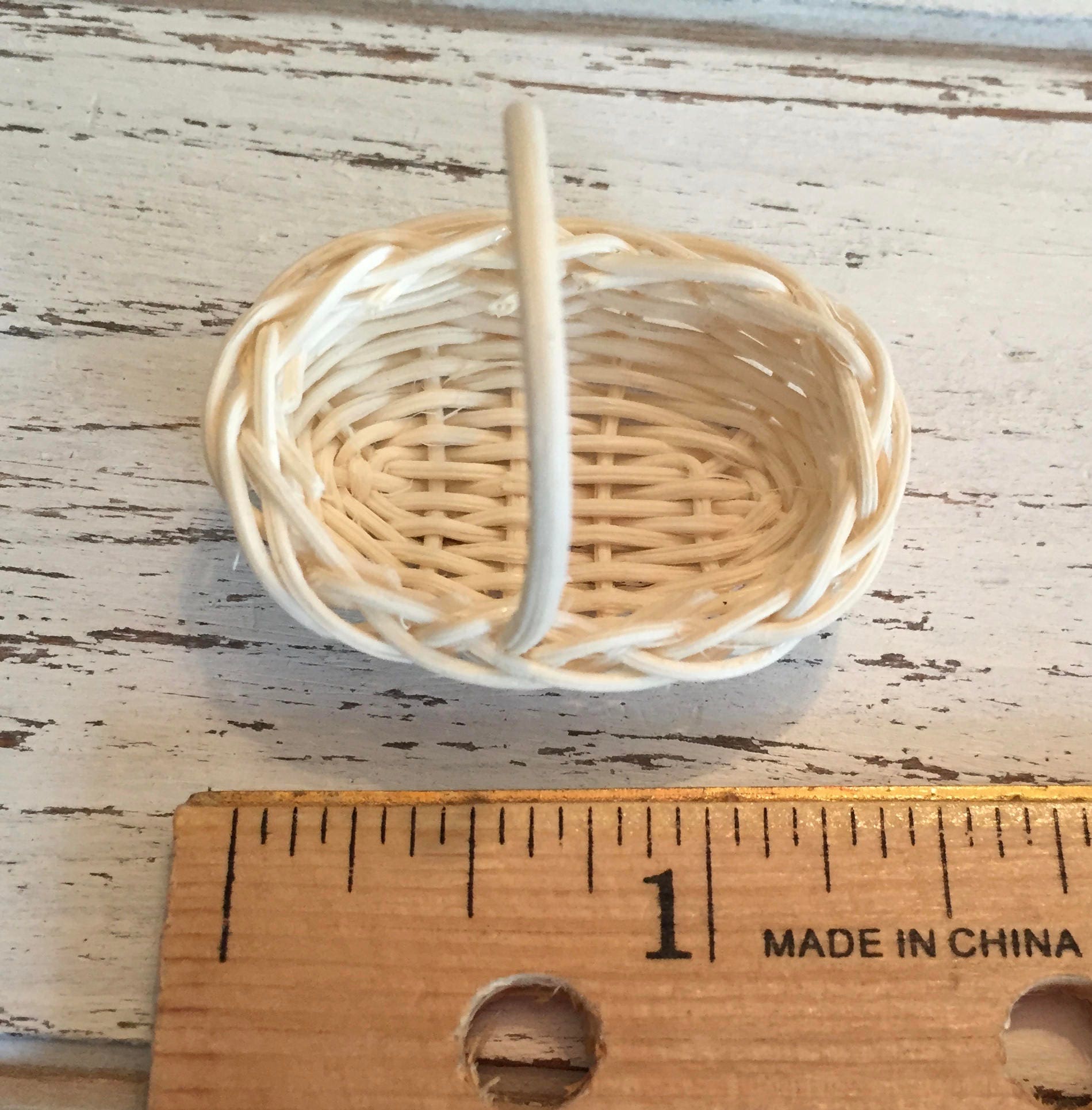 Miniature Fruit Basket, Small White Oval Basket, Dollhouse Miniature, 1