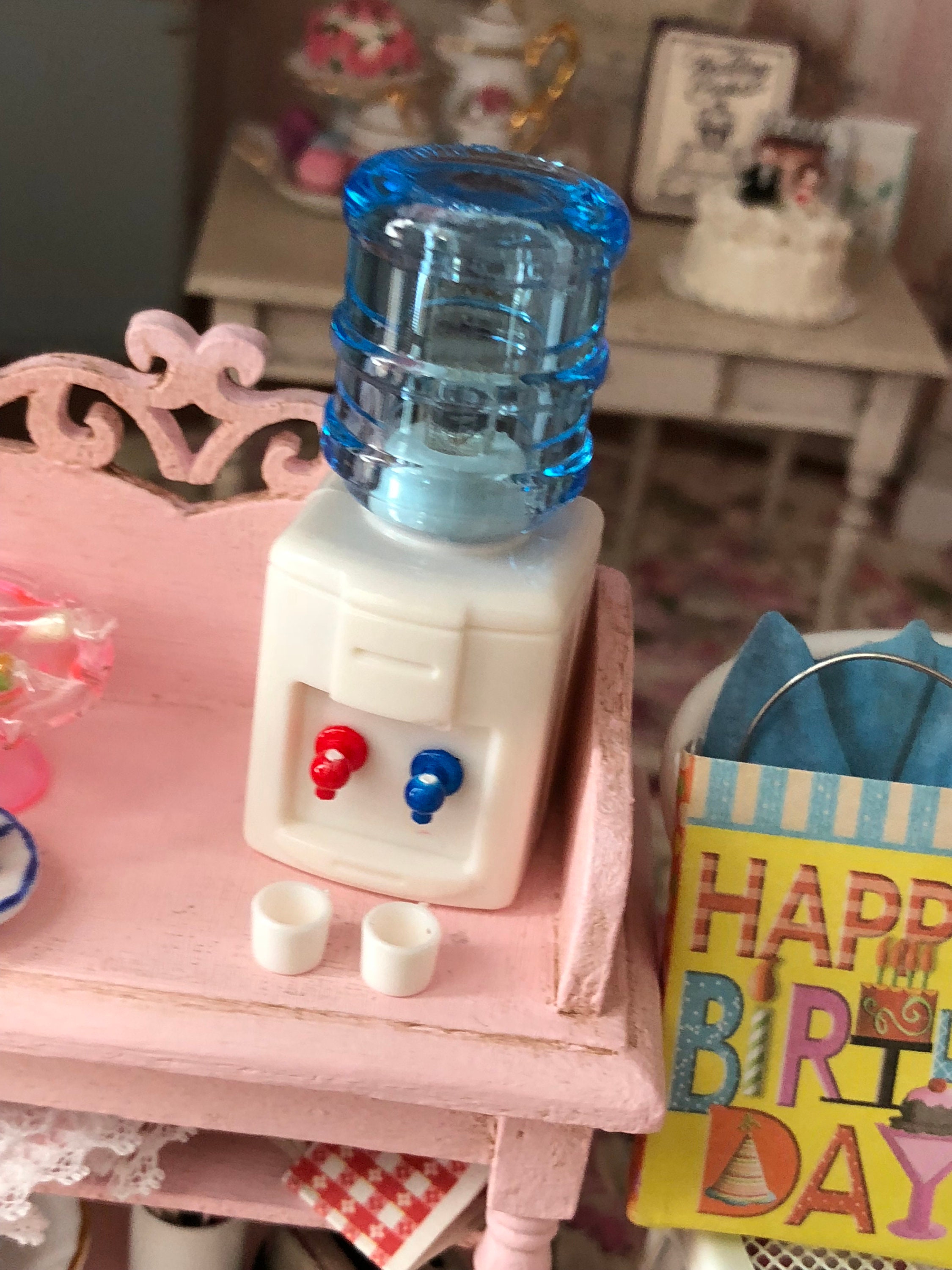 Miniature Water Cooler, Mini Cooler with 2 cups, Dollhouse Miniatures