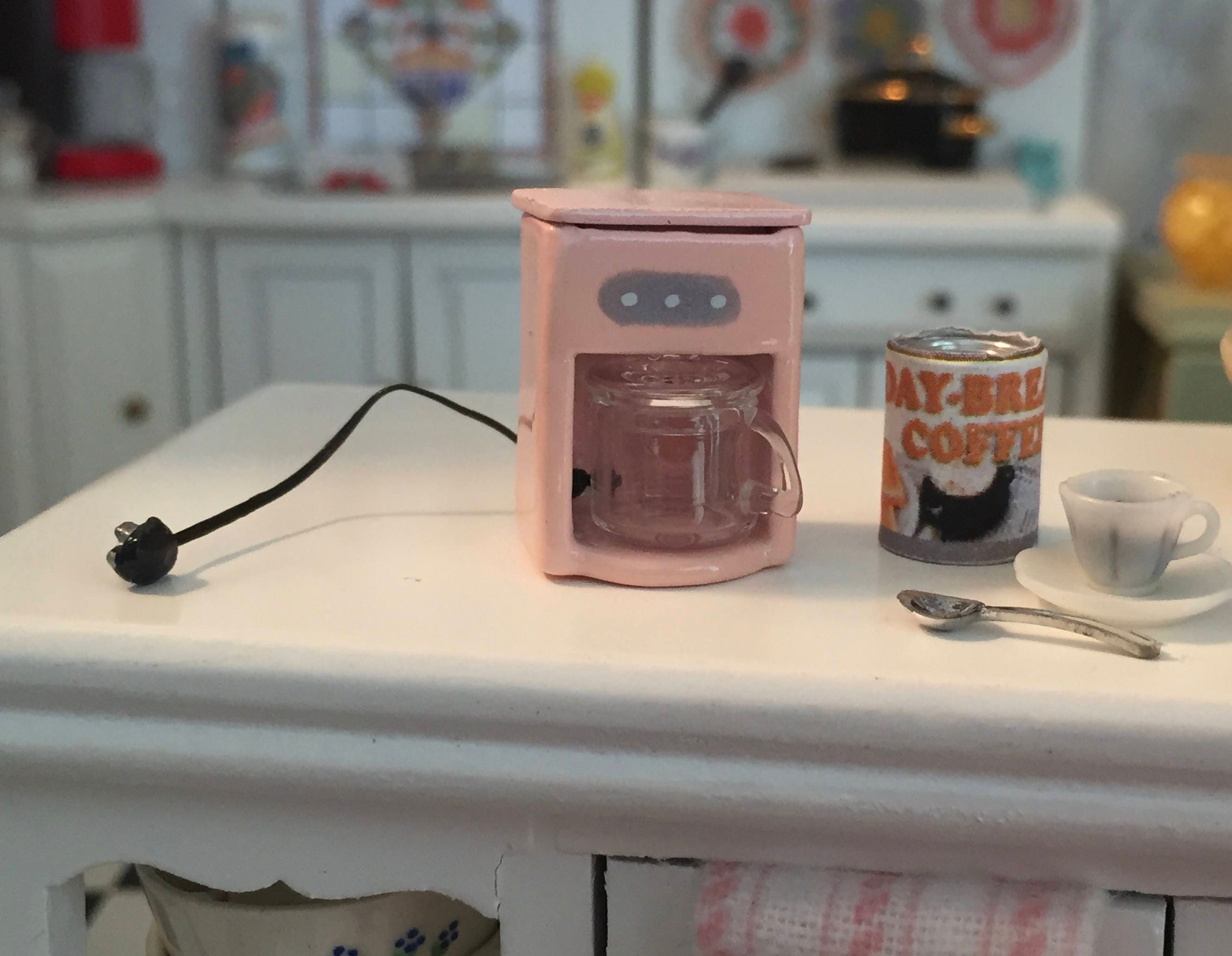 Cafetera espresso en miniatura a escala 1/6, cafetera rosa para casa de  muñecas -  México