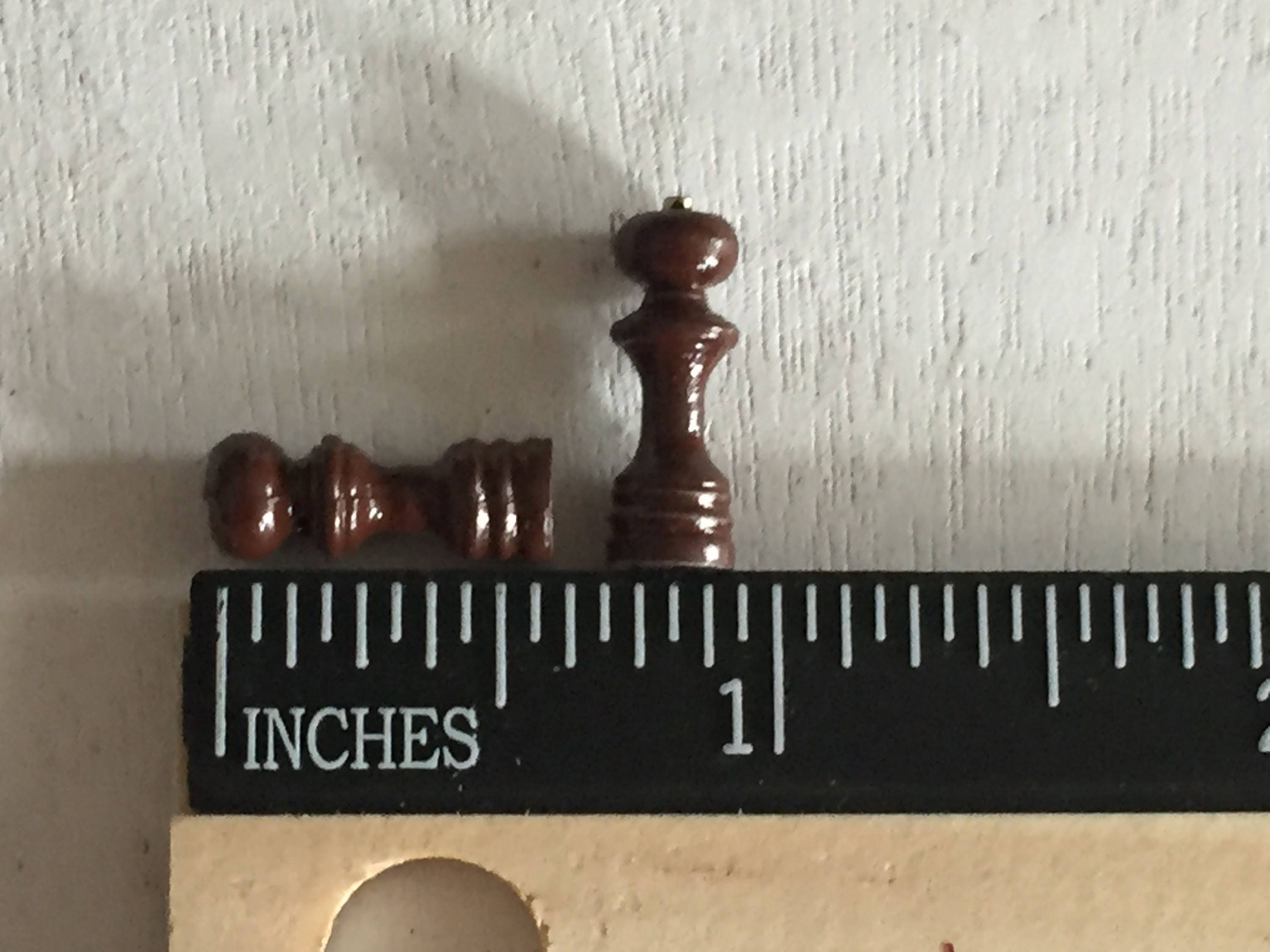 Miniature Salt Shaker and Pepper Mill Grinder, Dollhouse Miniatures, 1