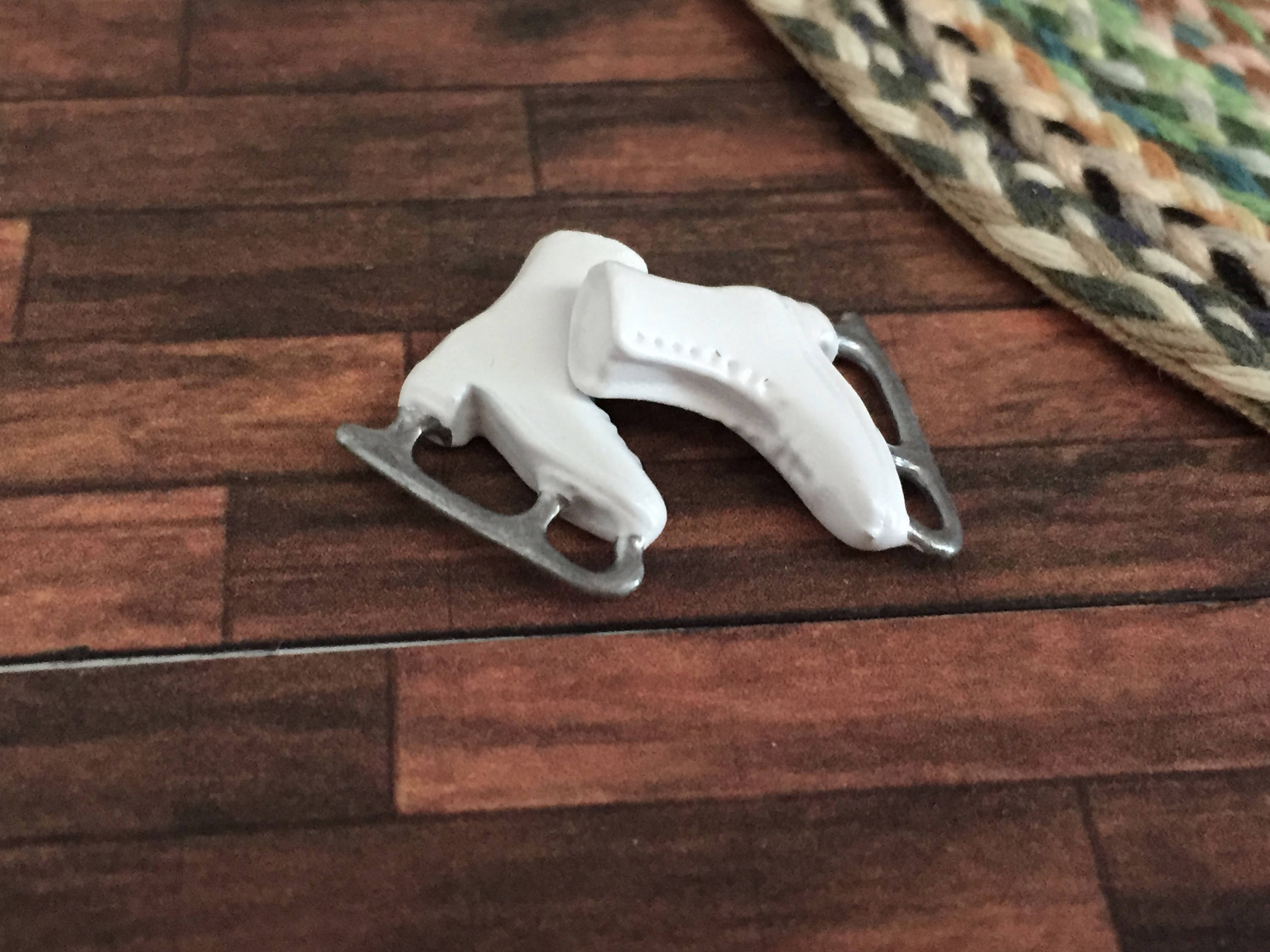 Miniature White Ice Skates, Mini Skates, Dollhouse Miniature, 112
