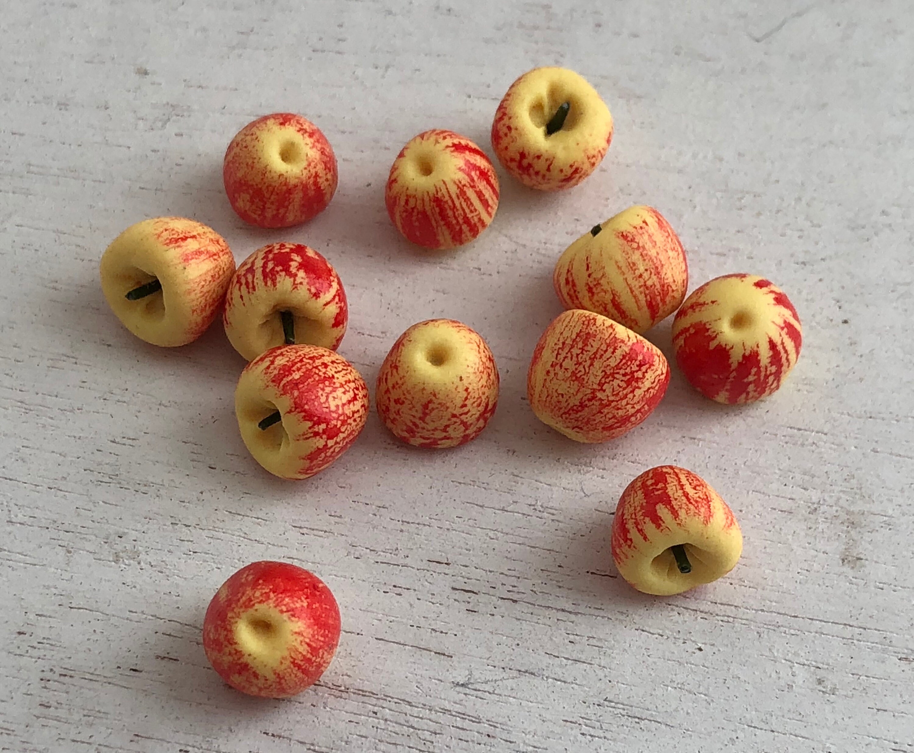 Miniature Apples, 12 Macintosh Apples, Dollhouse Miniatures, 112 Scale