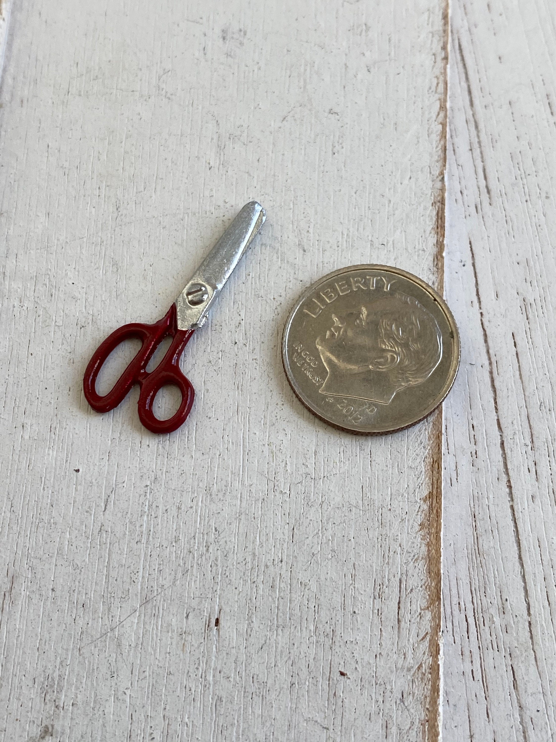 Miniature Red Handle Scissors, Dollhouse Miniature, 112 Scale