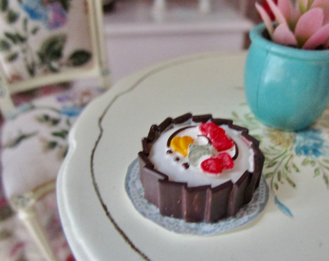 Miniature Chocolate Fruit Cake, Mini Cake On Paper Doily, Style #02, Dollhouse Miniature, 1:12 Scale, Miniature Cake, Decor, Food