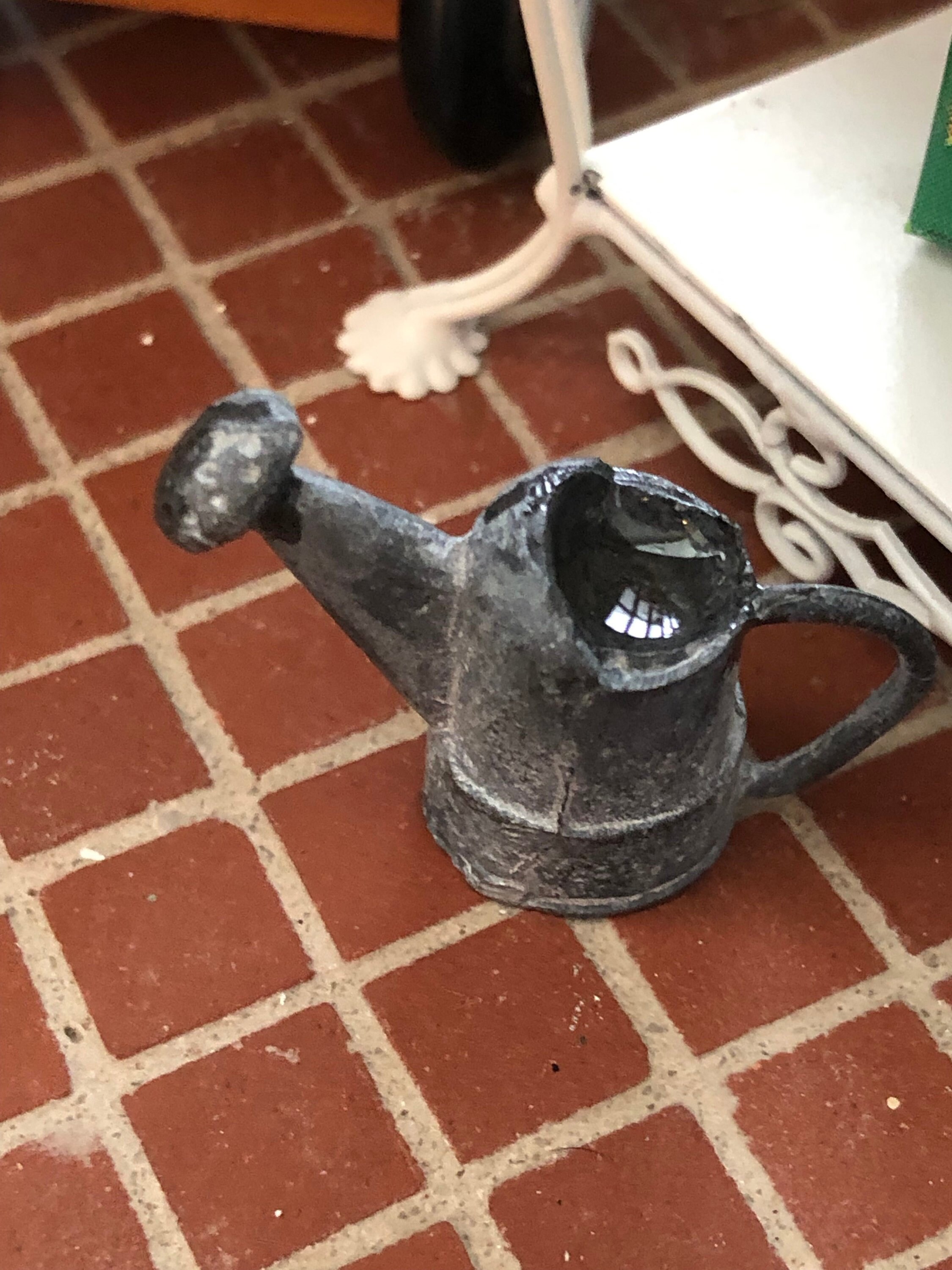 Miniature Quality Aged Metal Watering Can DOLLHOUSE Garden Miniatures 1:12