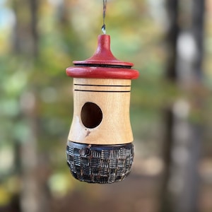 Hummingbird Birdhouse- Handmade Wooden Decor, Basketweave design, Outdoor/Indoor Garden Art, Artisan Rustic, Perfect Gift, Birthday Gift