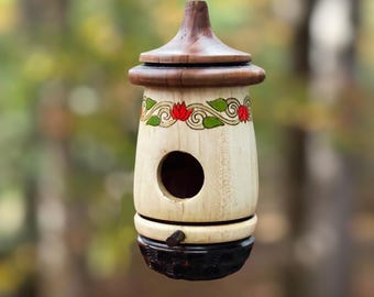 Casita para pájaros de madera de cerezo hecha a mano: arte popular navideño, decoración rústica para jardín al aire libre.