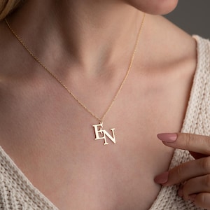 Collar con letras entrelazadas, collar con dos iniciales, collar de pareja, collar personalizado con dos letras, joyería personalizada, regalo de San Valentín