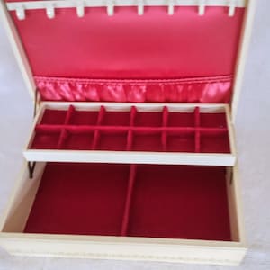 Vintage Jewelry Box Ivory Faux Leather Gold Filigree Velvet Lined 60's Mele Buxton