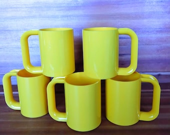 ヘラー クラシック イエロー プラスチック マグカップ - マッシモ & レラ ヴィネッリ イタリアンデザイン - 5個セット