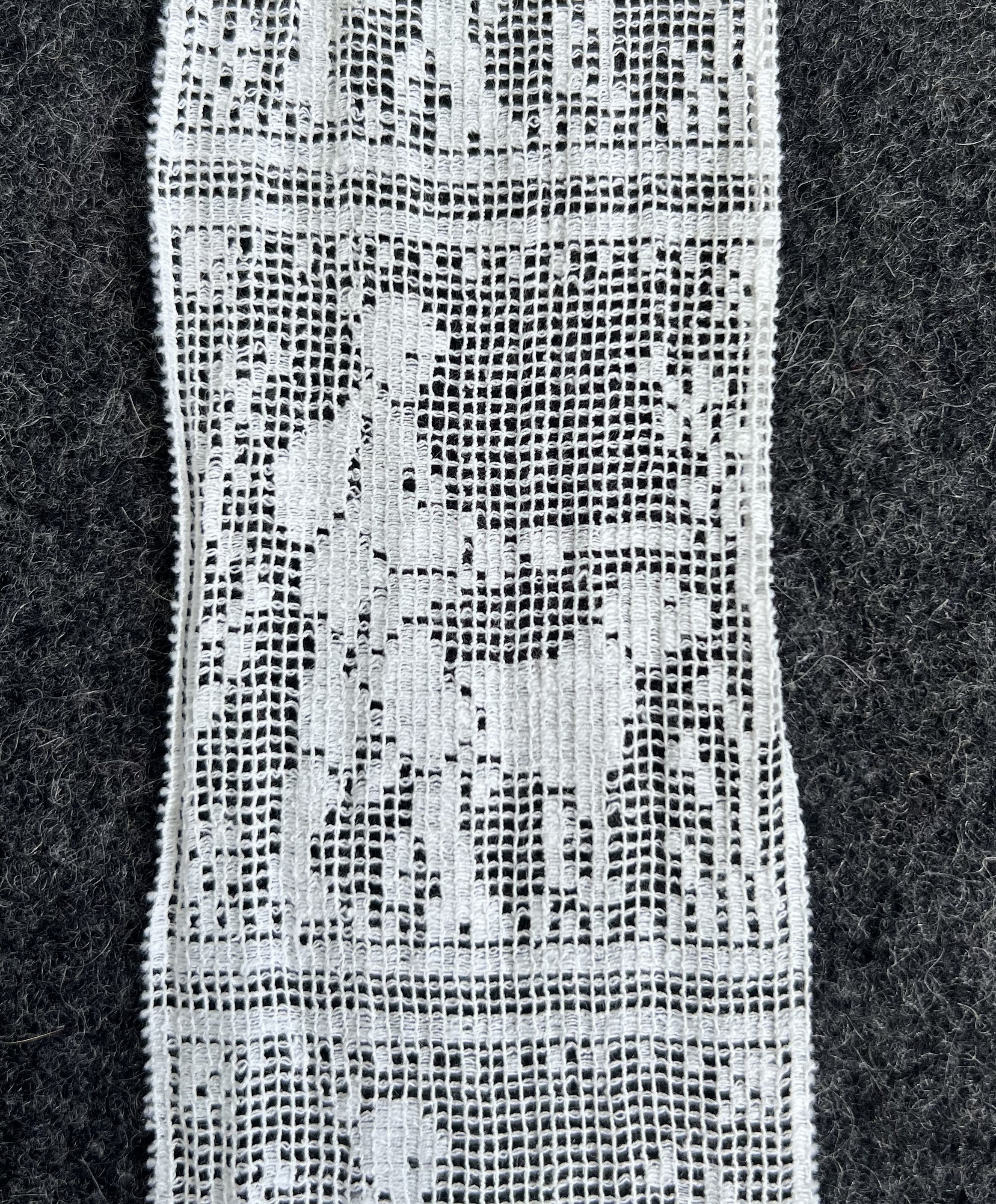 Vintage Filet Lace Trim: Hunter and Dog Cotton Inserts (set of 10