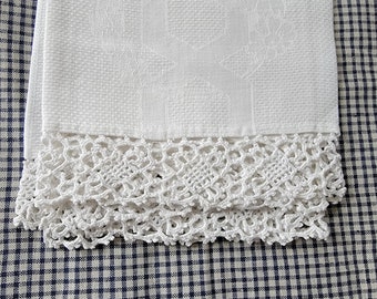 Vintage Huck Linen Damask Hand Towel Hand Crochet Lace Trim 17x37 Daisy Chain