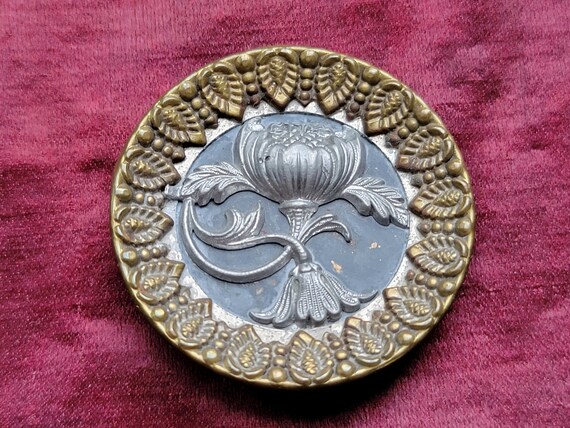 Bouton Vintage Forme Fleur - Centre Gris, Bi-matière, Occasion - Mercerie Ancienne, Fabrication France