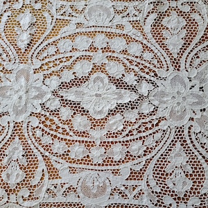 Vintage Hand Needle Lace Tablecloth, 70x100 Angels Figural Point de Venise, Burano Lace, White ORNATE Handmade