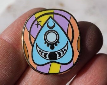 Ouija Planchette Lapel Pin - Colección Mantra - Pin de esmalte