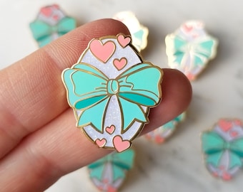 Lapel Pin - Fanciful Bow - Seafoam Green - Enamel Pin - Pinback Button