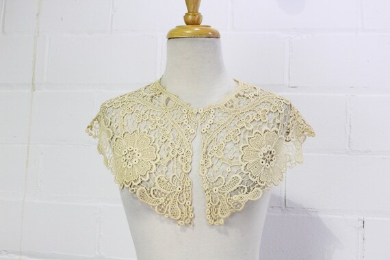 Antique Lace Bertha Collar, 1910s Edwardian Lace F
