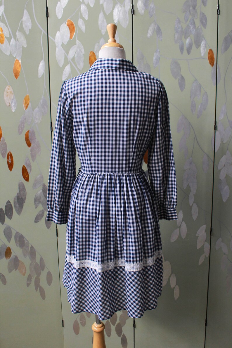 1970s blue white gingham check button up shirt dress with large collar, red and white contrast check patchwork squares and lace border on front, gathered skirt, long sleeves coastal cowgirl