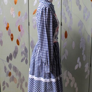 1970s blue white gingham check button up shirt dress with large collar, red and white contrast check patchwork squares and lace border on front, gathered skirt, long sleeves coastal cowgirl