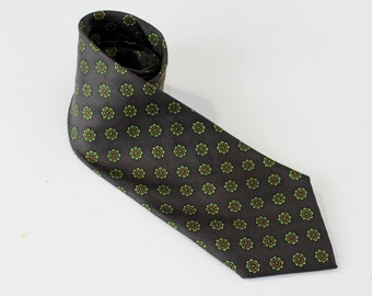 1970s Gucci Necktie, Green and Brown Medallion Print Silk, Men's Designer Vintage Tie