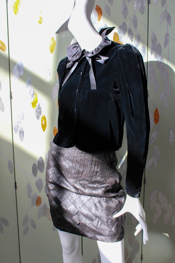 90s Black Velvet Ruffle Collar Cardigan with Puff… - image 4