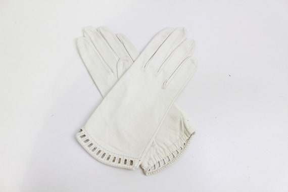 1940/50s White Leather Gloves with Cut Out Trim, … - image 1