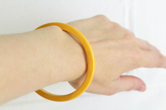 1940s Bakelite Bangle, Yellow Vintage Bakelite Br… - image 1