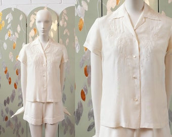 Vintage 1950s Cream Silk Embroidered Short Sleeve Blouse, XS