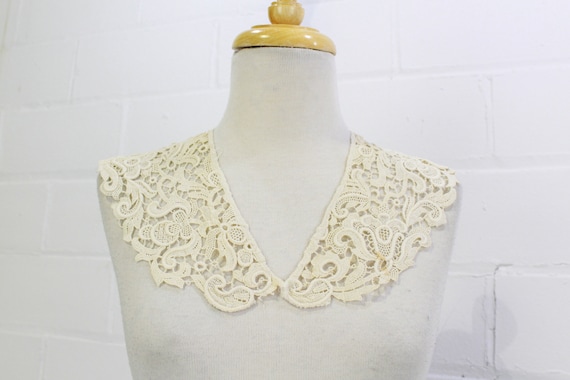 Antique Edwardian Floral Lace Detachable Collar, A