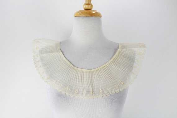 1930s Collar, Detachable Collar, Micro Pleat Flor… - image 3