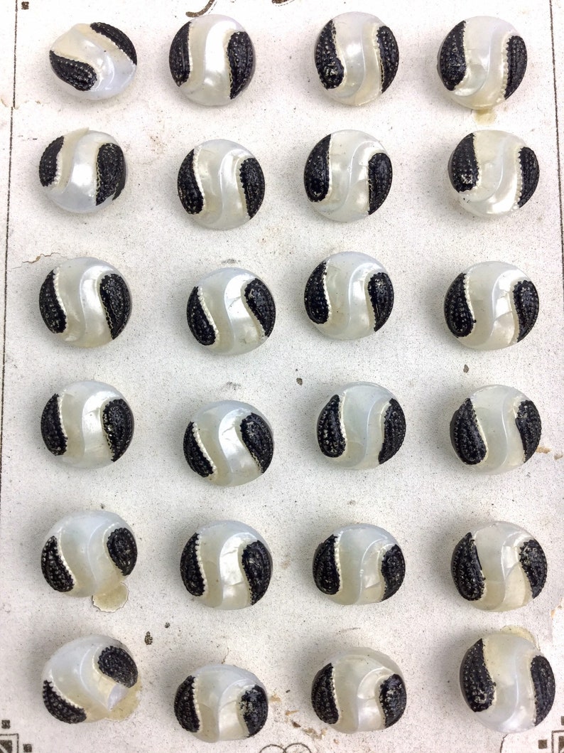Vintage 20/'s 12mm Czech Glass Black /& White Art Deco Buttons Set of 24 Prague Brand 12 Vintage Sewing Supplies NOS Original Card