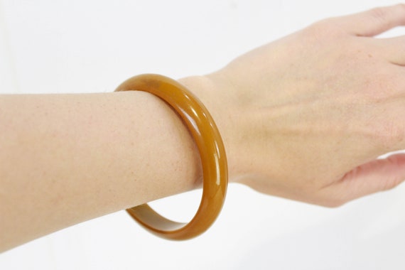 1930s/40s Bakelite Bracelet, Bangle, Caramel Butt… - image 3